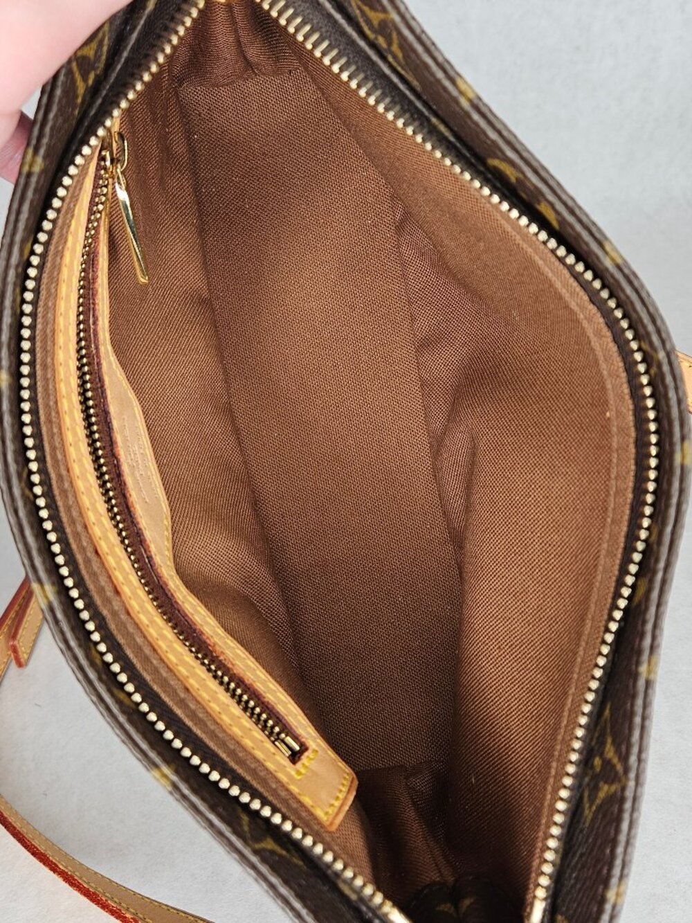 Louis Vuitton Monogram Trotteur Crossbody Handbag Purse with Strap - Picture 10 of 16